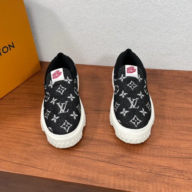 Louis Vuitton Run Away Baskets Slip-On Noir et Blanc Monogramme Knit Upper Chunky 3