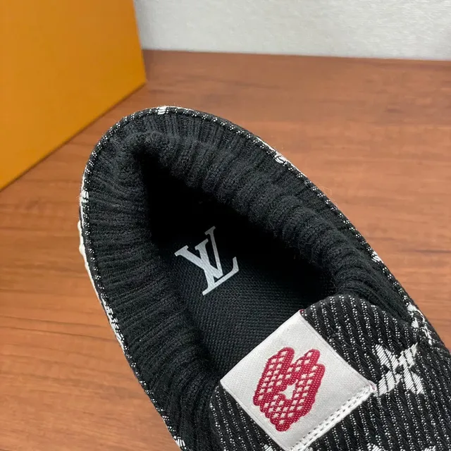 Louis Vuitton Run Away Baskets Slip-On Noir et Blanc Monogramme Knit Upper Chunky 7