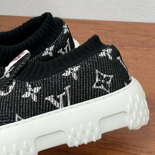 Louis Vuitton Run Away Baskets Slip-On Noir et Blanc Monogramme Knit Upper Chunky 8