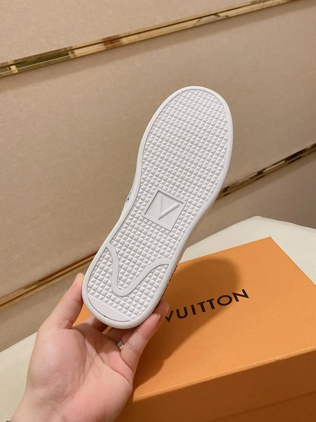 Louis Vuitton Run Away Monogram Lona Slip-On Lifestyle Tênis 2
