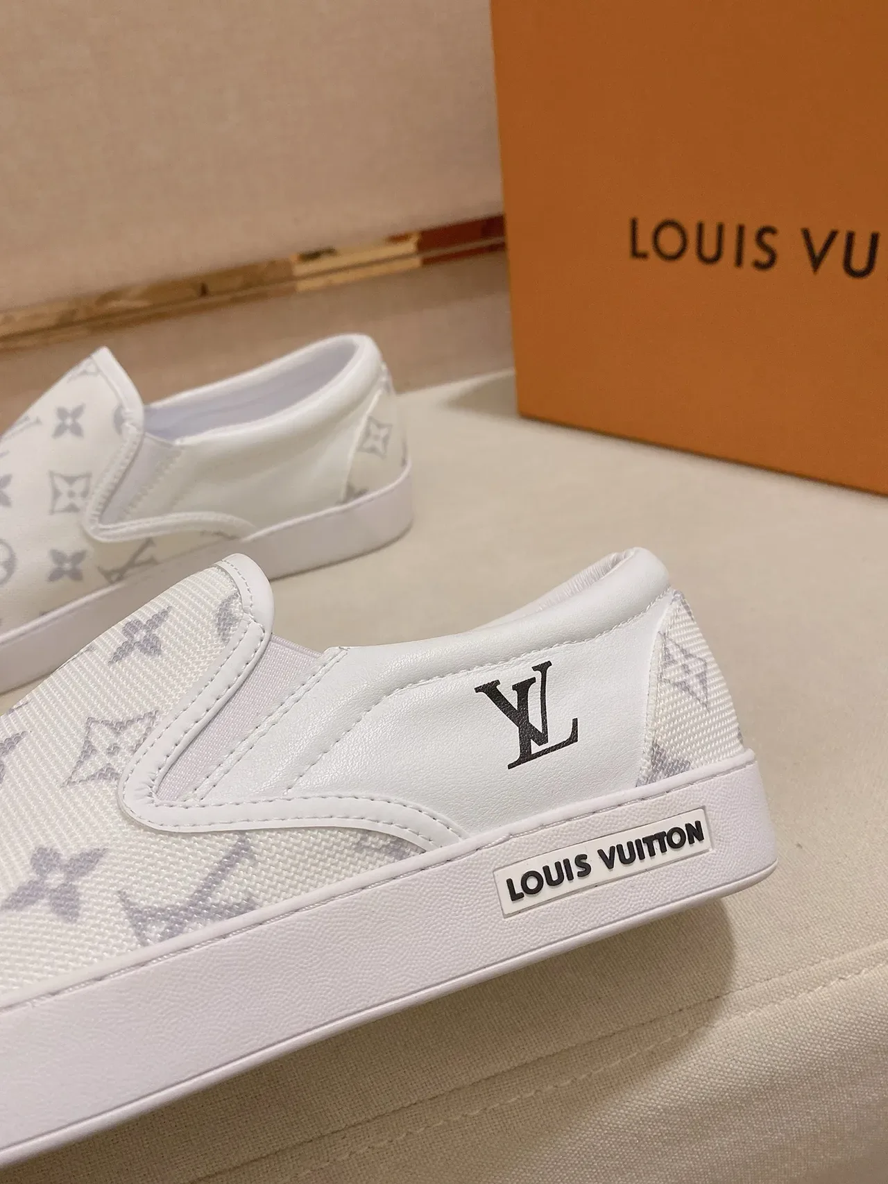 Louis Vuitton Run Away Monogram Lona Slip-On Lifestyle Tênis 3