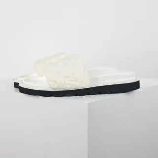 Louis Vuitton Run Away Slide Off-White और काली चप्पल