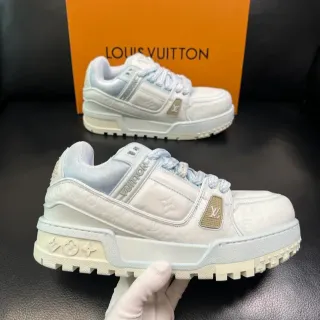 Louis Vuitton Run Away White Monogram zapatillas lifestyle