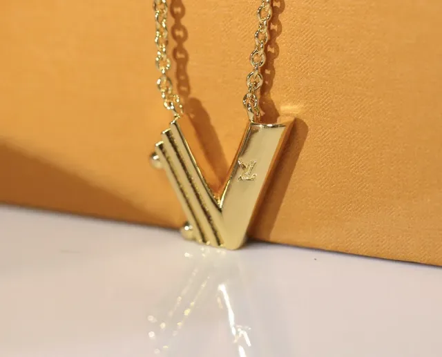 Louis Vuitton Sculptural Lowercase B Pendant Necklace 6