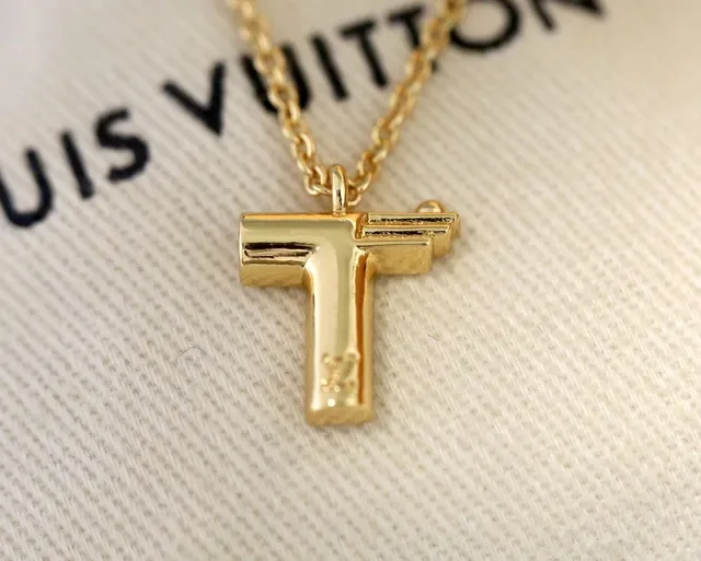 Louis Vuitton Sculptural Lowercase B Pendant Necklace 8