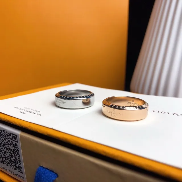 Louis Vuitton Signature Engraved Beveled Edge Rings 2