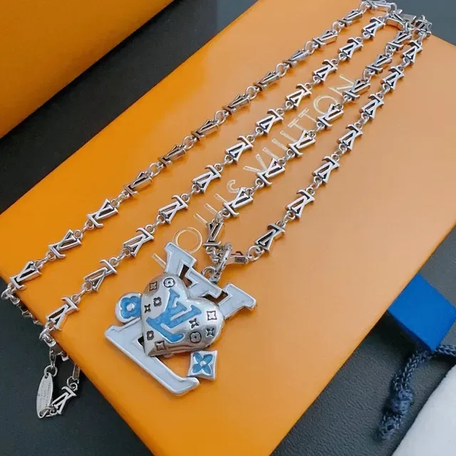 Louis Vuitton Silver Blue Chain Enamel-Accented Pendant Necklace 3