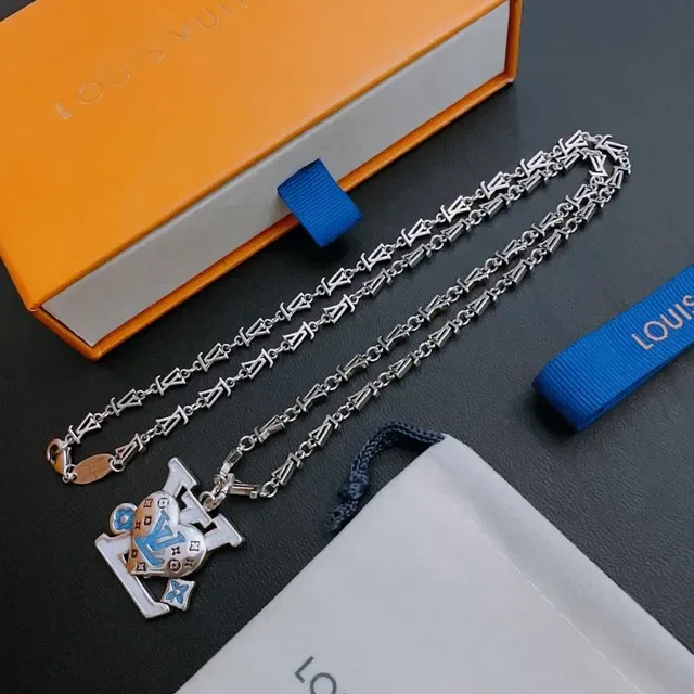 Louis Vuitton Silver Blue Chain Enamel-Accented Pendant Necklace 7
