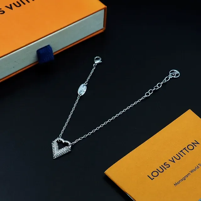 Louis Vuitton Silver Transparent Chain Crystal-Paved Heart Pendant Bracelet 7