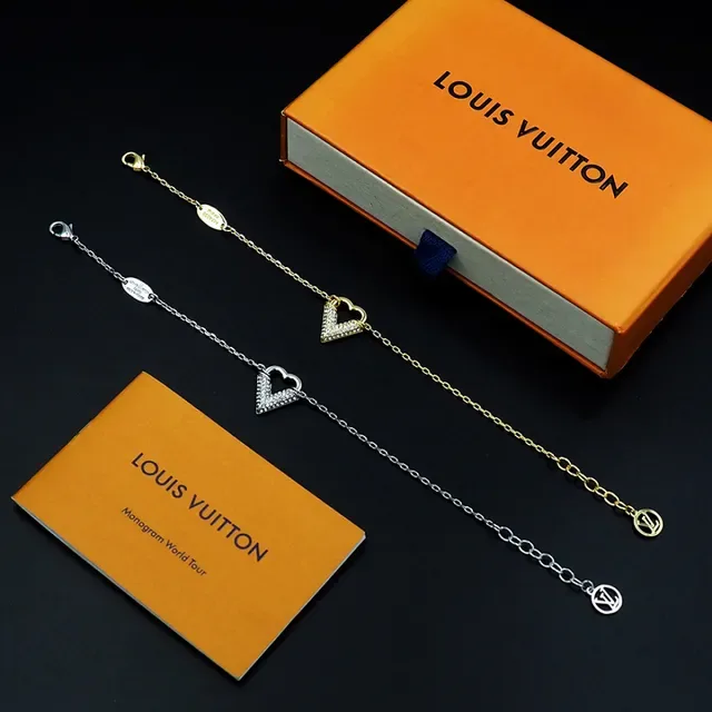 Louis Vuitton Silver Transparent Chain Crystal-Paved Heart Pendant Bracelet 8