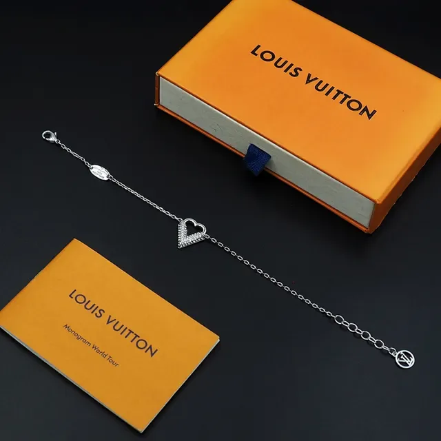 Louis Vuitton Silver Transparent Chain Crystal-Paved Heart Pendant Bracelet 11