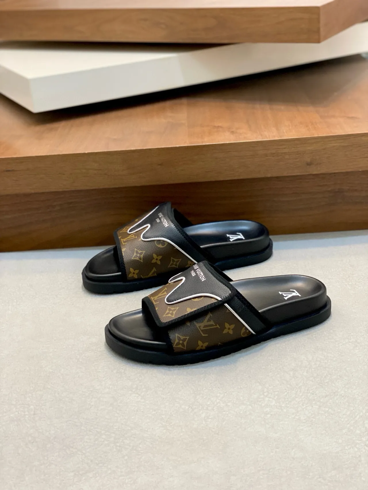 Louis Vuitton स्लाइड ब्राउन ब्लैक मोनोग्राम कैनवास रबर सोल स्लिपर्स 4