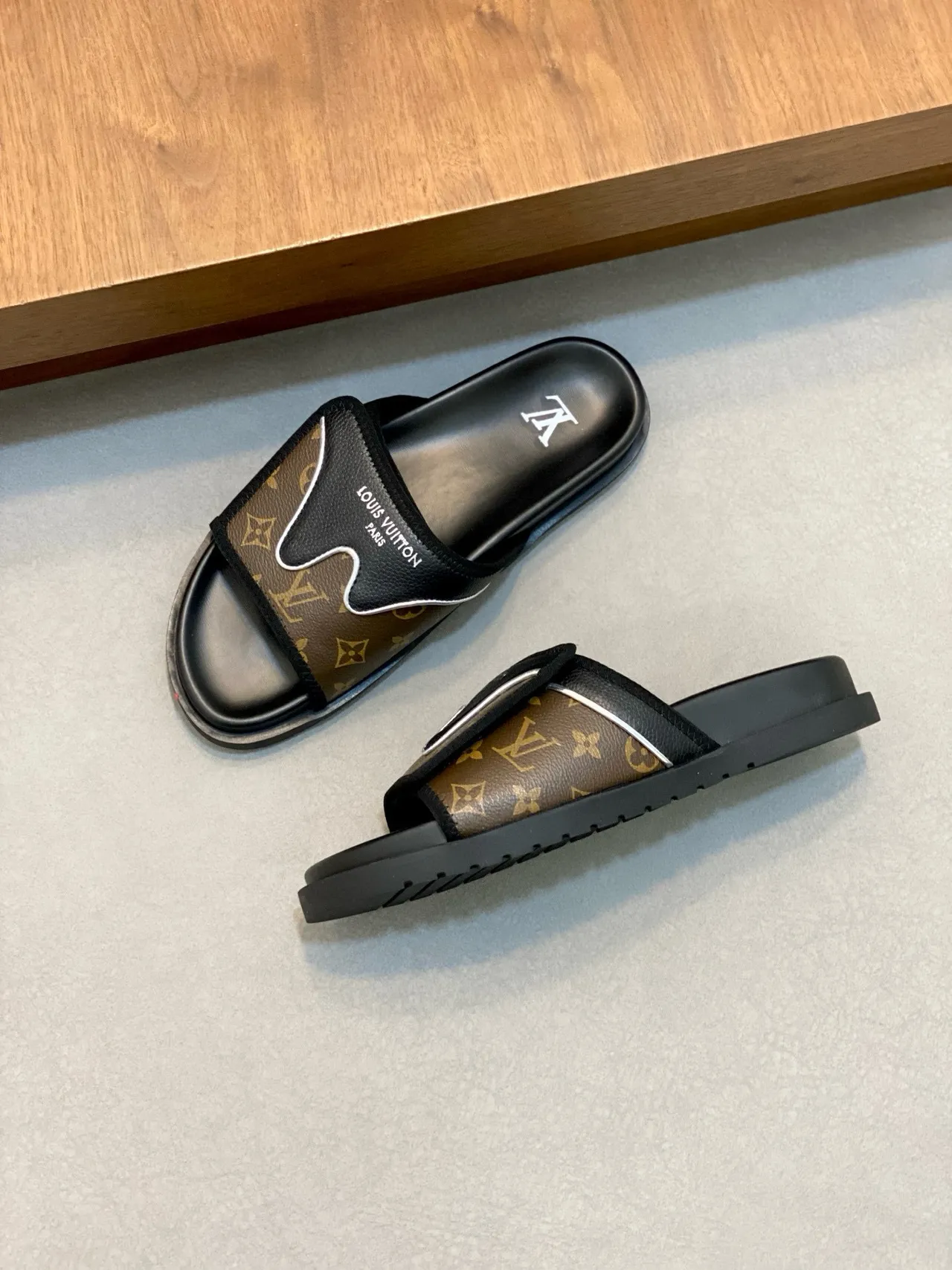 Louis Vuitton स्लाइड ब्राउन ब्लैक मोनोग्राम कैनवास रबर सोल स्लिपर्स 7