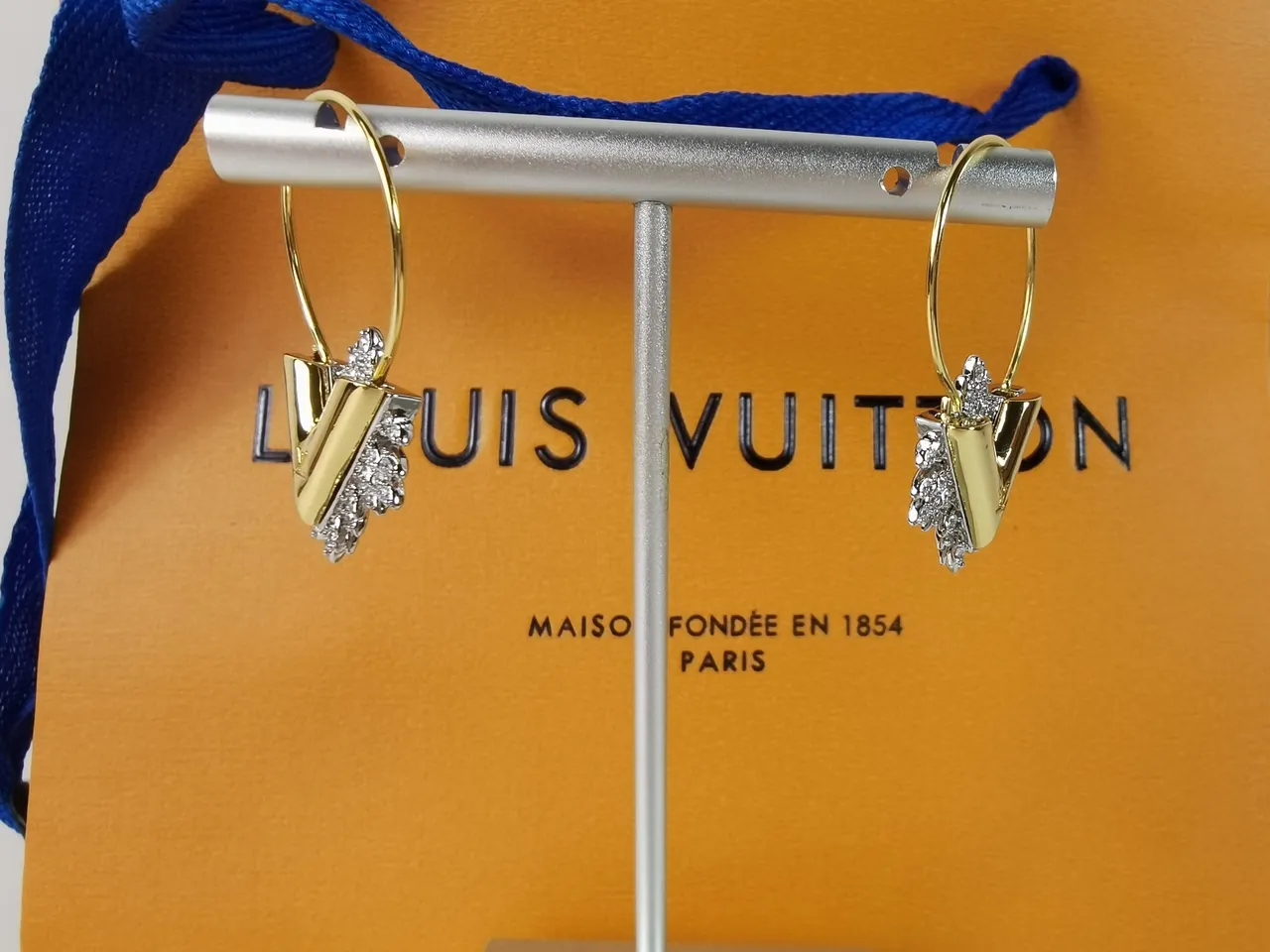 Louis Vuitton Volt V-Motif Pavé Crystal Gold Hoop Earrings 3