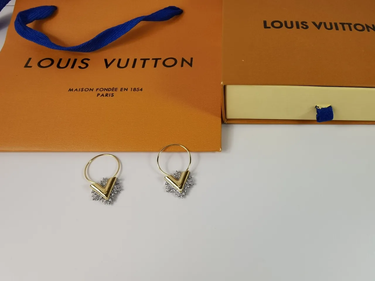 Louis Vuitton Volt V-Motif Pavé Crystal Gold Hoop Earrings 8