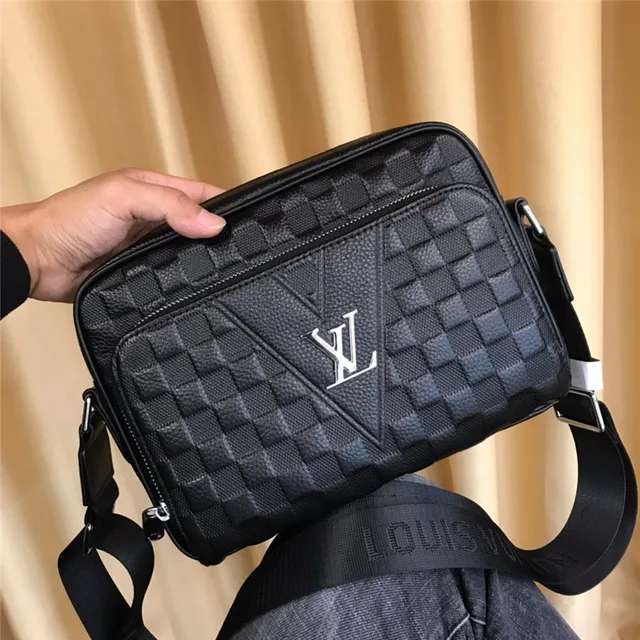 Louis Vuitton حقيبة كتف جلد منسوج أسود 4