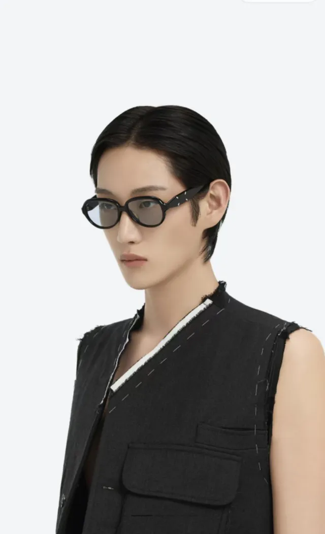 Maison Margiela Black White Oval Acetate Frame Four-Stitch Temple Detail Optical Glasses 7