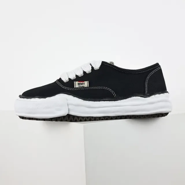 MMY Black White Canvas Upper Sculpted Midsole Lifestyle Sneakers 9