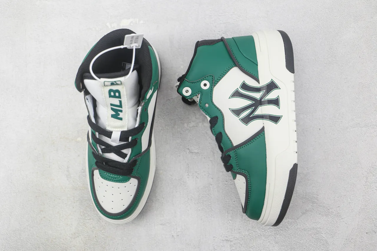 Mitchell & Ness NY Yankees High Top Green White Black Lifestyle Sneakers 3