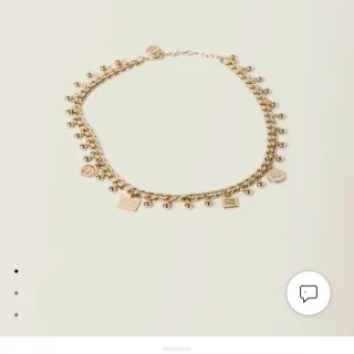 Miu Miu Logo-Charm قلادة خرزية متعددة السلاسل ذهبية