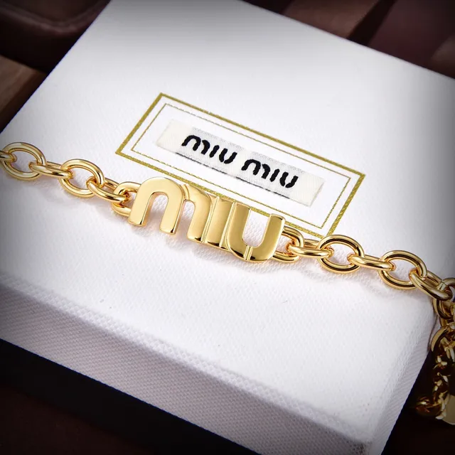 Miu Miu شعار لوحة سلسلة سميكة سوار ذهبي 4