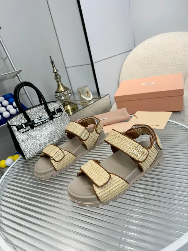 Miu Miu Wander بيج أسود حزام رافيا منسوج تصميم حزام مزدوج صندل كاجوال 4