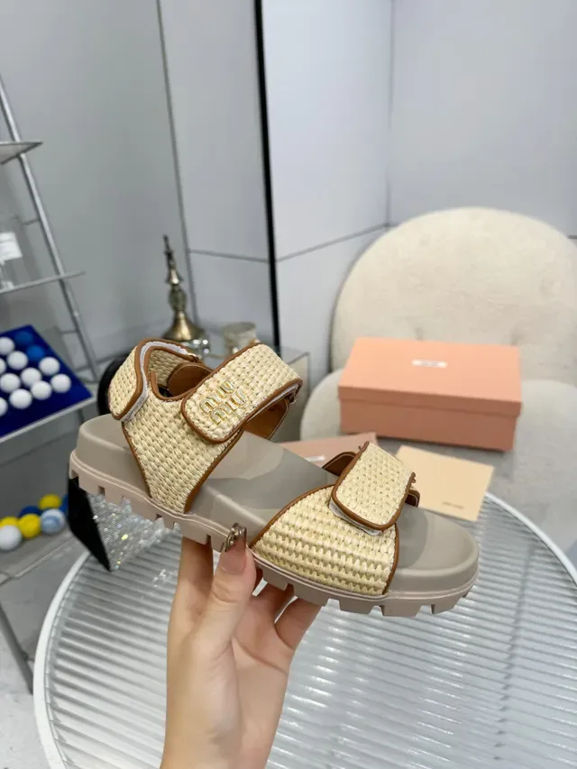 Miu Miu Wander بيج أسود حزام رافيا منسوج تصميم حزام مزدوج صندل كاجوال 5