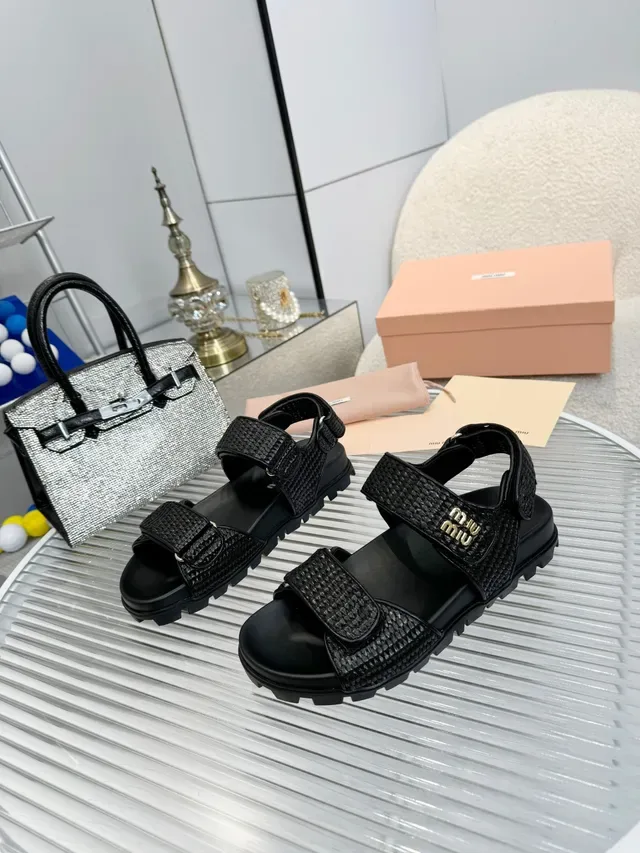 Miu Miu Wander بيج أسود حزام رافيا منسوج تصميم حزام مزدوج صندل كاجوال 8
