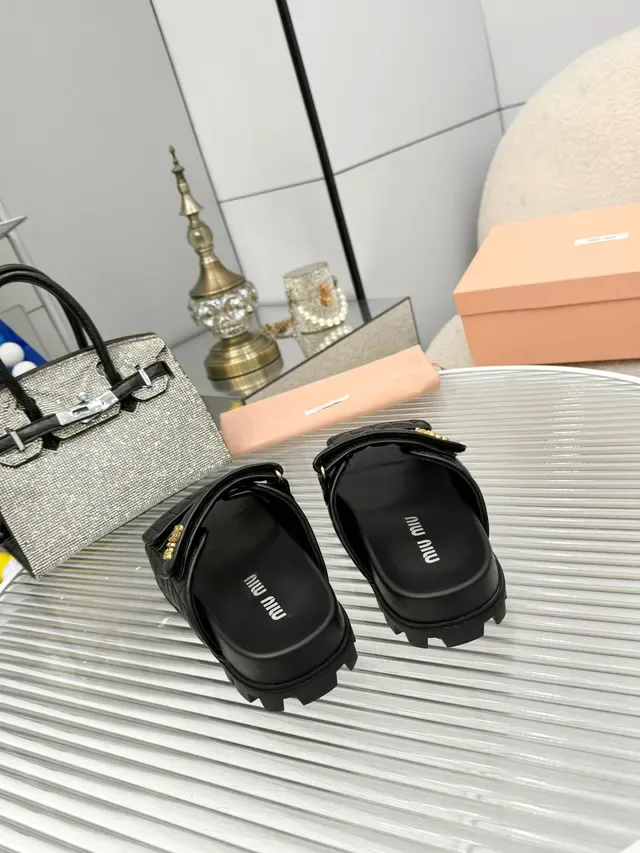 Miu Miu Wander صندل منزلق مقصوص ذات حزامين مزدوجين 6