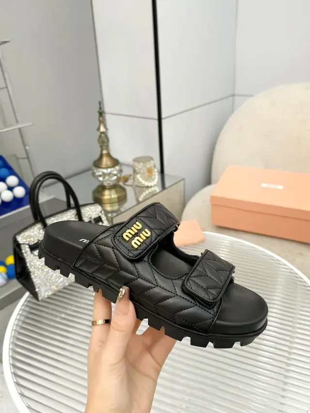 Miu Miu Wander صندل منزلق مقصوص ذات حزامين مزدوجين 8