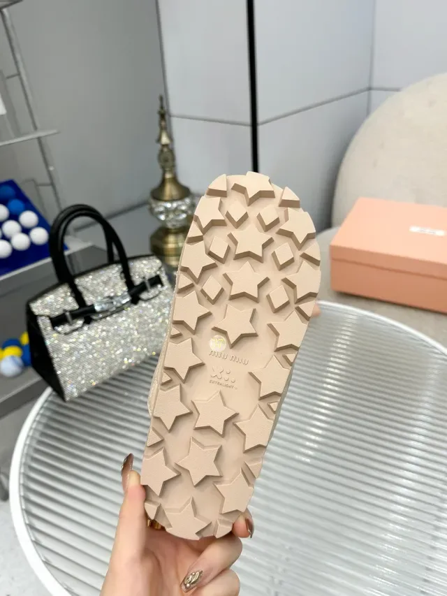 Miu Miu Wander صندل منزلق مقصوص ذات حزامين مزدوجين 9