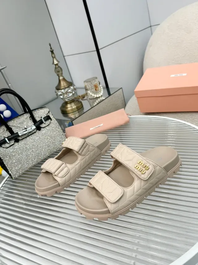 Miu Miu Wander صندل منزلق مقصوص ذات حزامين مزدوجين 11