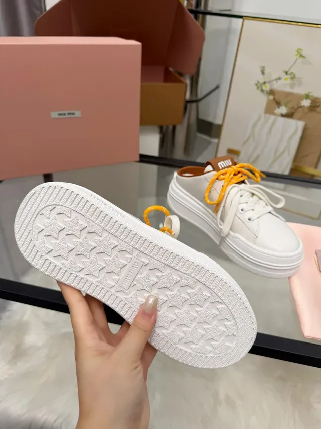 Miu Miu Wander Baskets Lifestyle Blancs Orange Semelle Plateforme Lacets Bicolores 2