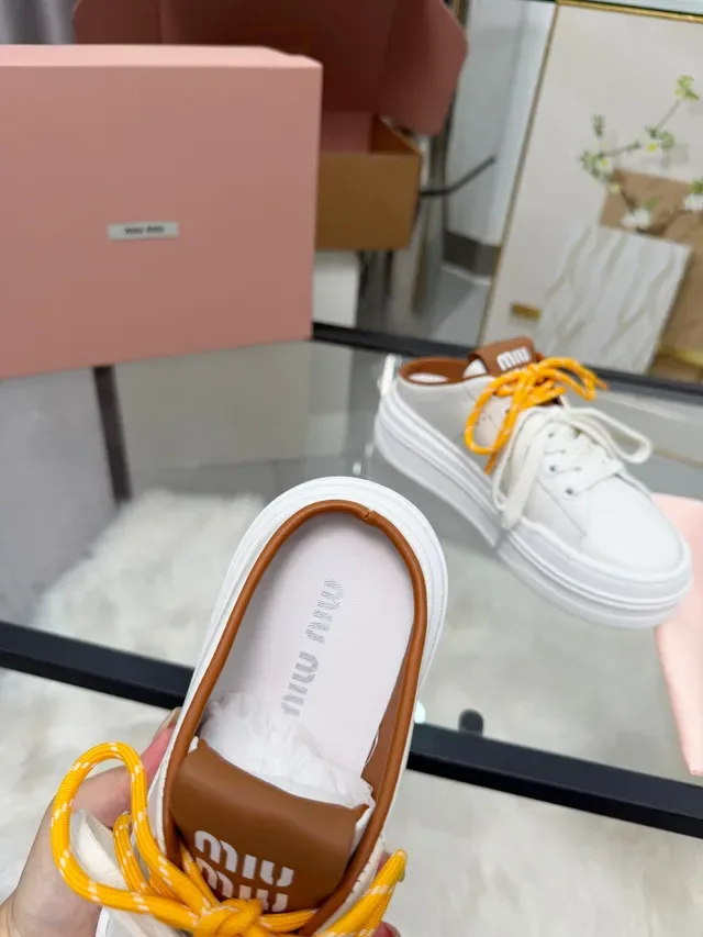Miu Miu Wander Baskets Lifestyle Blancs Orange Semelle Plateforme Lacets Bicolores 3