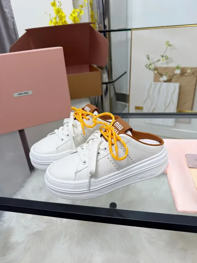 Miu Miu Wander Baskets Lifestyle Blancs Orange Semelle Plateforme Lacets Bicolores 4