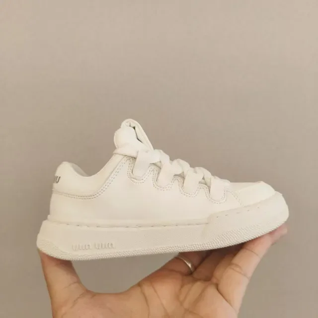 Miu Miu Chaussures Lifestyle à Semelle Plateforme Blanche avec Détails de Sangles Superposées 9