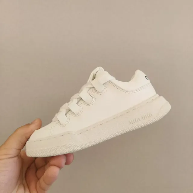 Miu Miu Chaussures Lifestyle à Semelle Plateforme Blanche avec Détails de Sangles Superposées 11