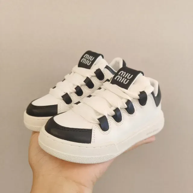 Miu Miu Chaussures Lifestyle à Semelle Plateforme Blanche avec Détails de Sangles Superposées 22