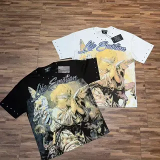Camiseta gráfica Mixed Emotion Life Emotion con mangas tachonadas