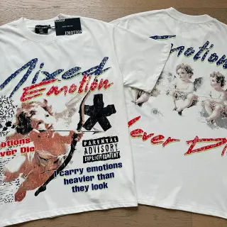 Camiseta Mixed Emotion blanca multicolor con estampado gráfico de tipografía desgastada