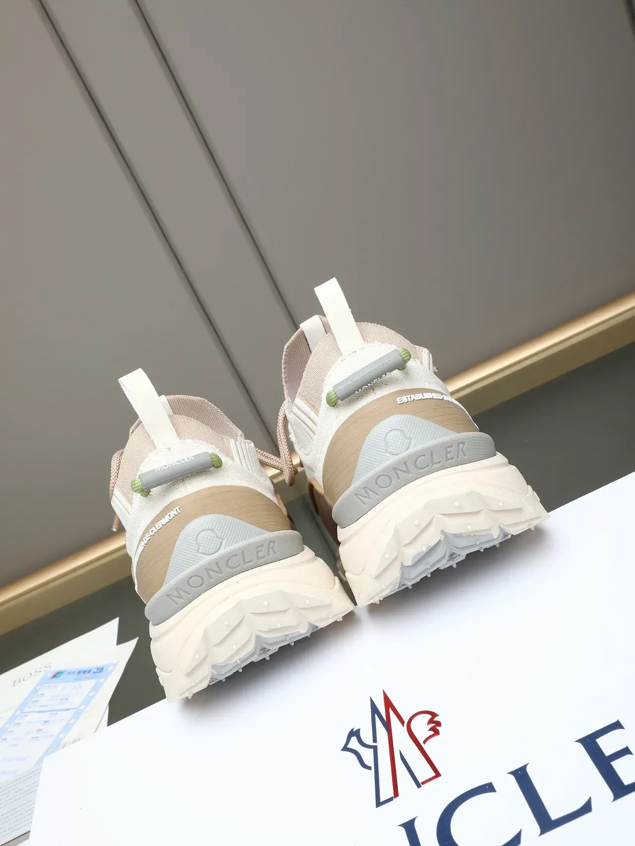 Moncler Bege Branco Malha Tipo Meia Vibram® Lugged Outsole Tênis Lifestyle 4