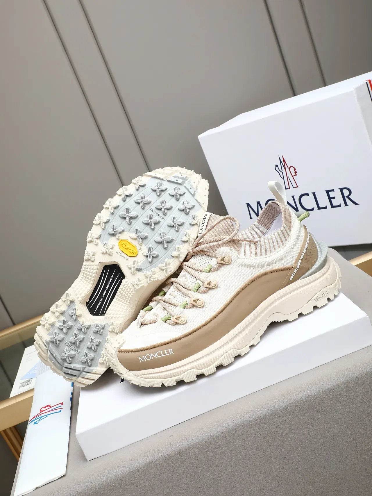 Moncler Bege Branco Malha Tipo Meia Vibram® Lugged Outsole Tênis Lifestyle 5