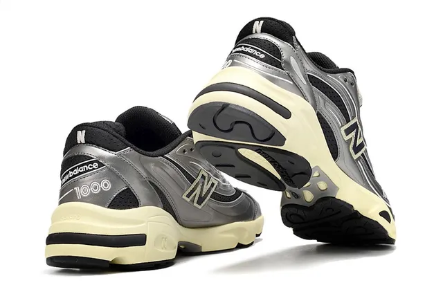 New Balance 1000 حذاء رياضي سميك فضي معدني وكريمي 3