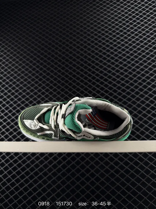 New Balance 151730 Green Black Sneakers rétro runner avec upper en maille à couches et daim sneakers à semelle épaisse 5
