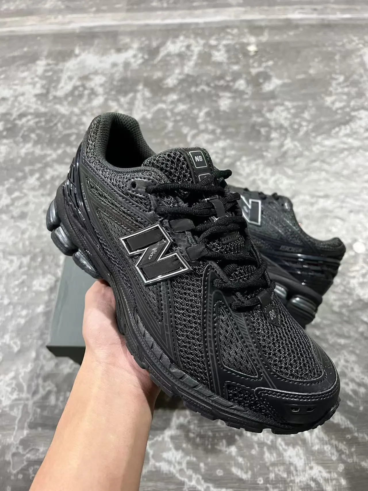 New Balance 1906R Noir Monochrome Chaussures de course 2