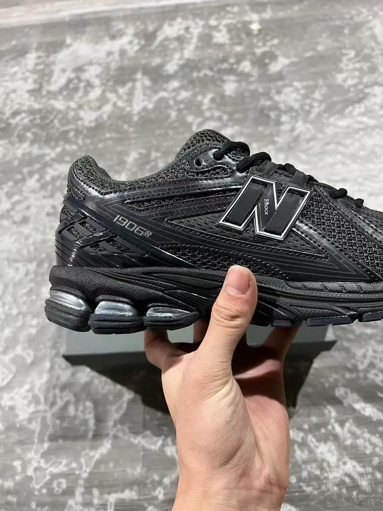 New Balance 1906R Noir Monochrome Chaussures de course 7