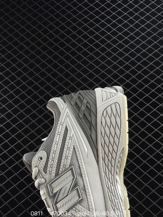 New Balance 1906R Chaussures de course grises en maille et synthétique 4