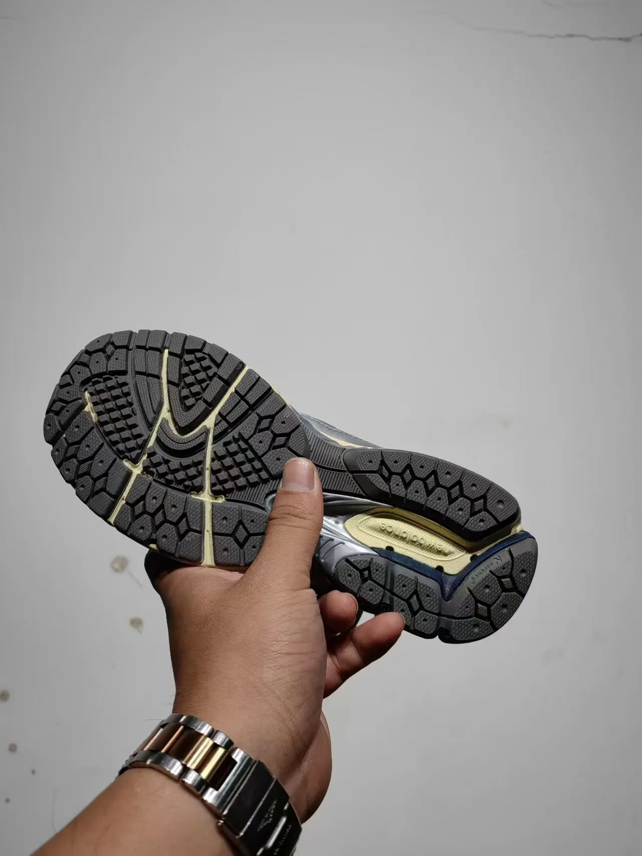 New Balance 1906R Tênis de corrida Cinza Marinho Creme 2
