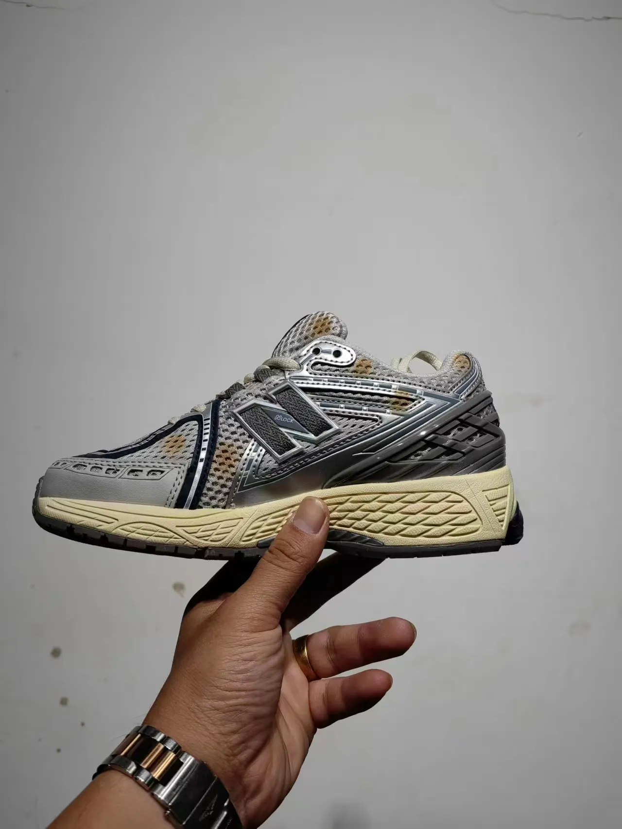 New Balance 1906R Tênis de corrida Cinza Marinho Creme 4