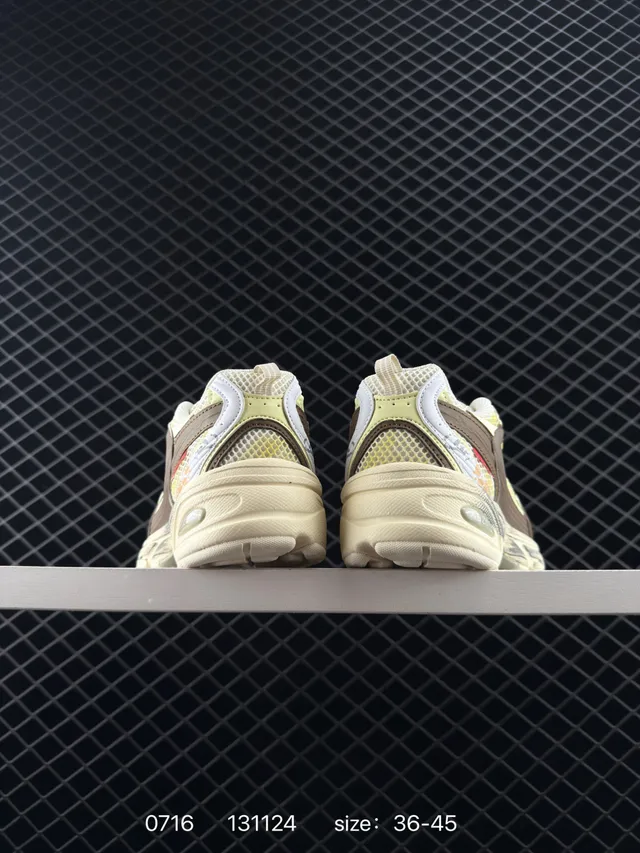 New Balance 530 Beige Marron Sneakers Chunky en Mesh Stratifié 3